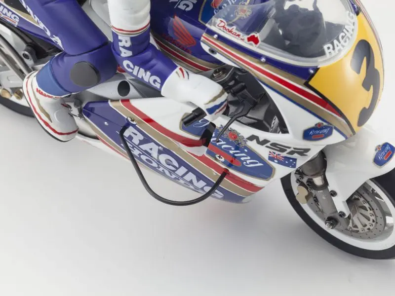 Kyosho Moto Hanging On Racer Honda NSR500 1991 Kit – RC Motorbikes