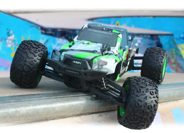 Maverick Quantum2 Flux MT - Green – RC Monster Truck – view 5
