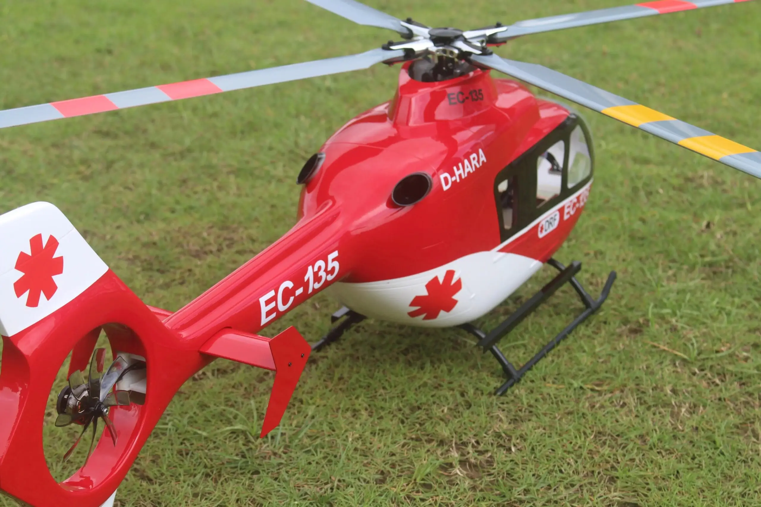 FLISHR EC135 500-Class Scale RC Helicopter – Realistic EMS Replica with L7 GPS Flight Control, Dual IMU, Brushless Tail