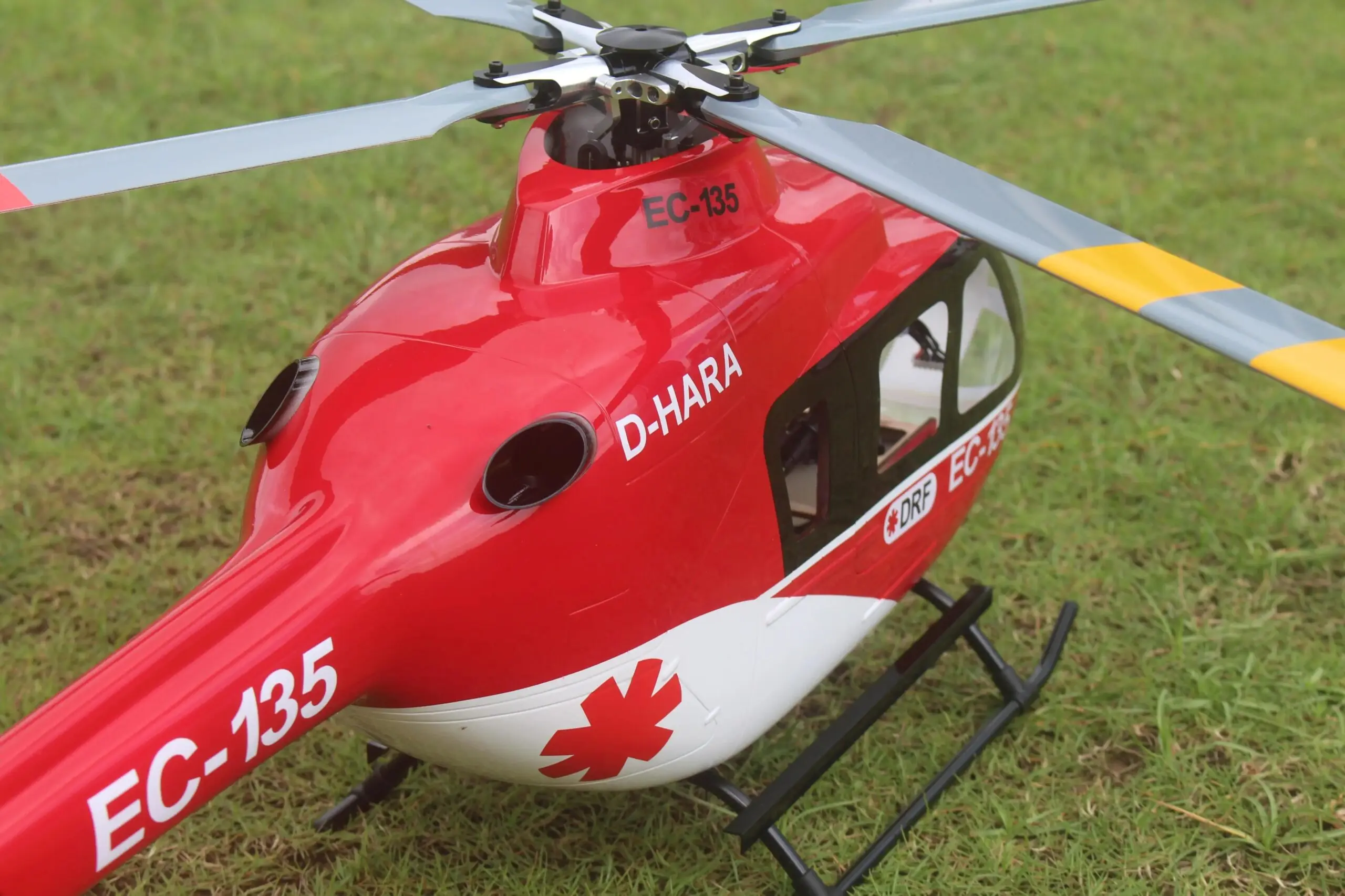 FLISHR EC135 500-Class Scale RC Helicopter – Realistic EMS Replica with L7 GPS Flight Control, Dual IMU, Brushless Tail