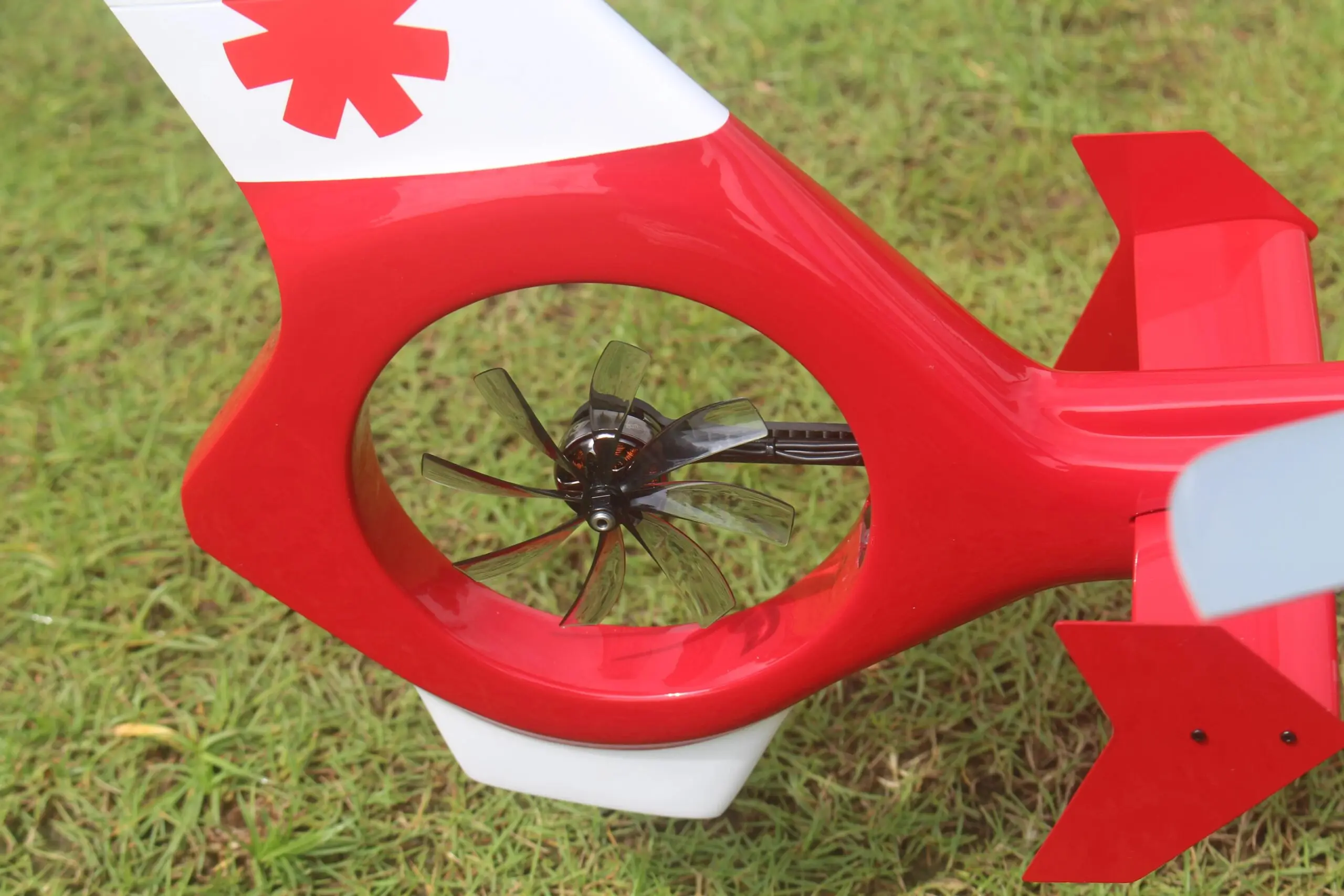 FLISHR EC135 500-Class Scale RC Helicopter – Realistic EMS Replica with L7 GPS Flight Control, Dual IMU, Brushless Tail