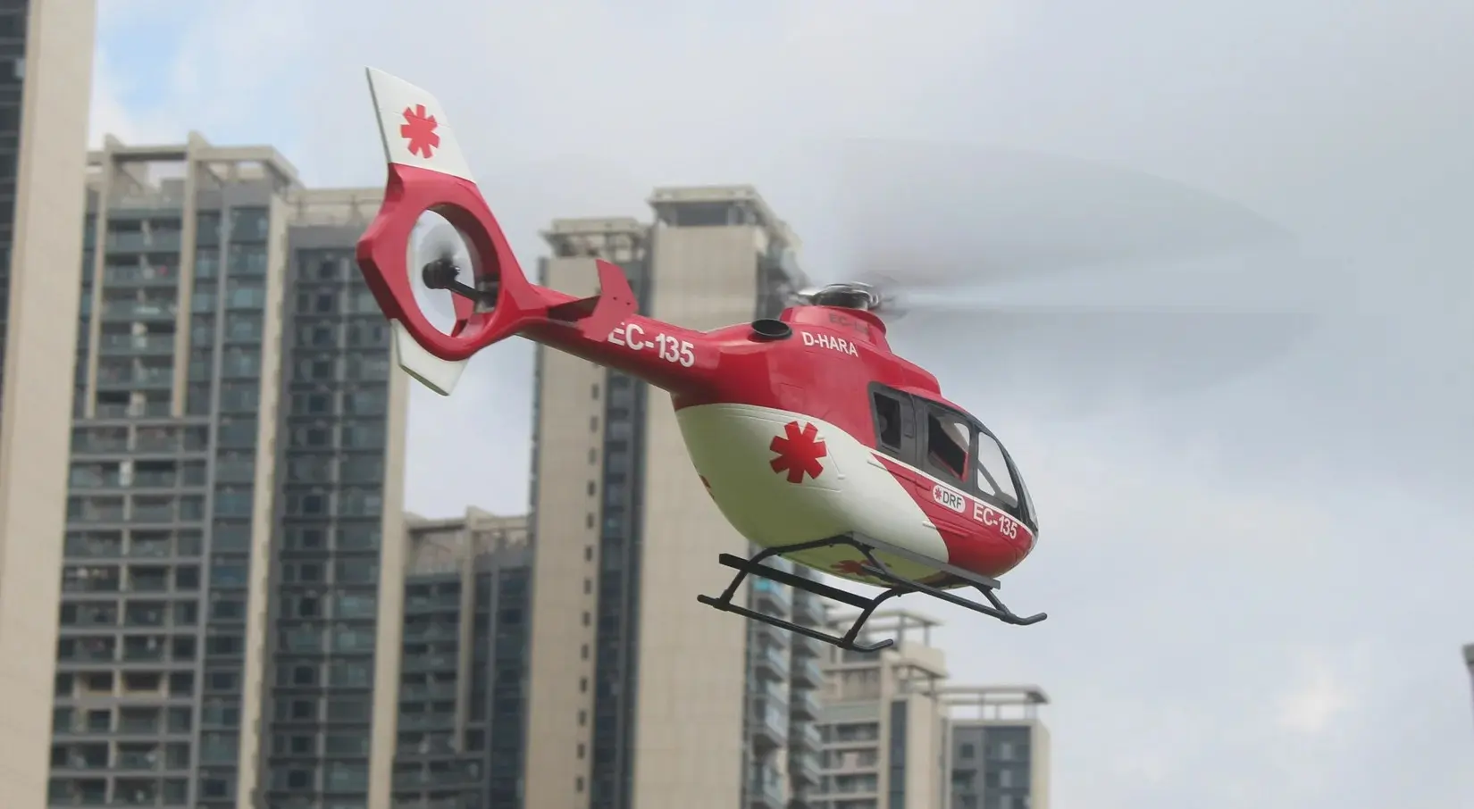 FLISHR EC135 500-Class Scale RC Helicopter – Realistic EMS Replica with L7 GPS Flight Control, Dual IMU, Brushless Tail