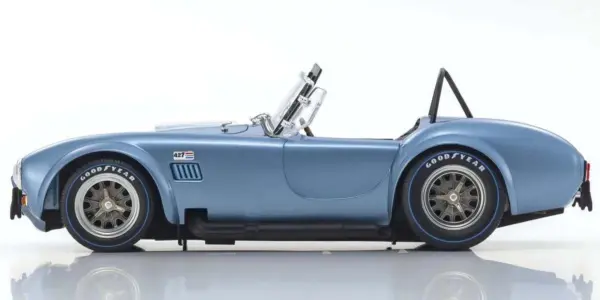 Kyosho 1:18 Shelby Cobra 427 S/C Spider 1962 Light Blue-White – view 3