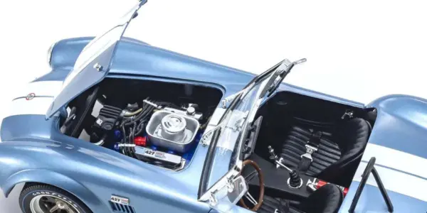 Kyosho 1:18 Shelby Cobra 427 S/C Spider 1962 Light Blue-White – view 7
