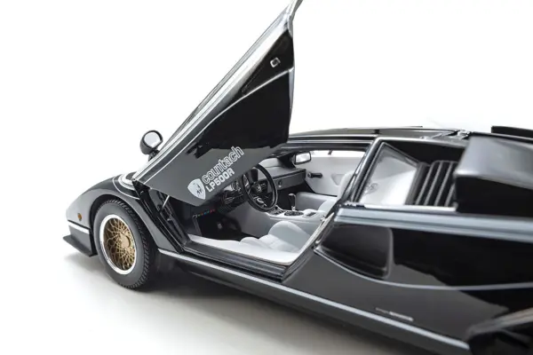 Kyosho 1:18 Lamborghini Countach Lp500r Black-White – view 6