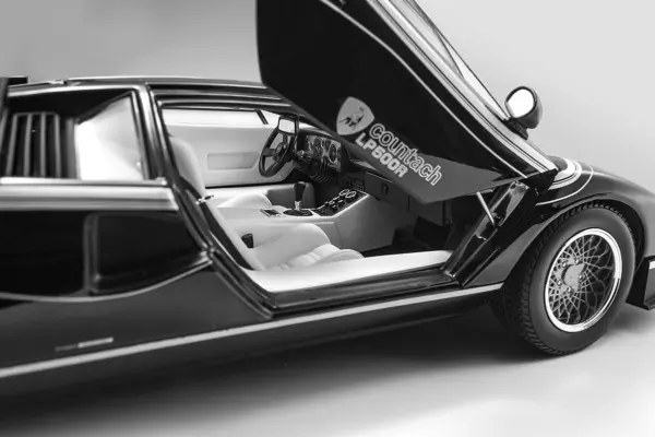 Kyosho 1:18 Lamborghini Countach Lp500r Black-White – view 7