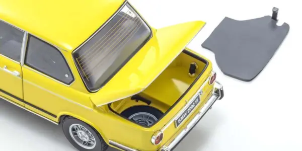 Kyosho 1:18 BMW 2002 Tii 1972 Yellow – view 7