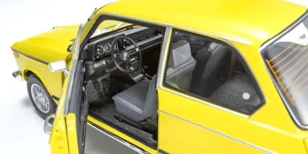 Kyosho 1:18 BMW 2002 Tii 1972 Yellow – view 8