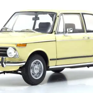 Kyosho 1:18 BMW 2002 Tii 1972 Creme – Diecast static models