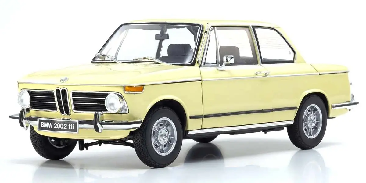 Kyosho 1:18 BMW 2002 Tii 1972 Creme – Diecast static models
