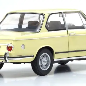 Kyosho 1:18 BMW 2002 Tii 1972 Creme – Diecast static models