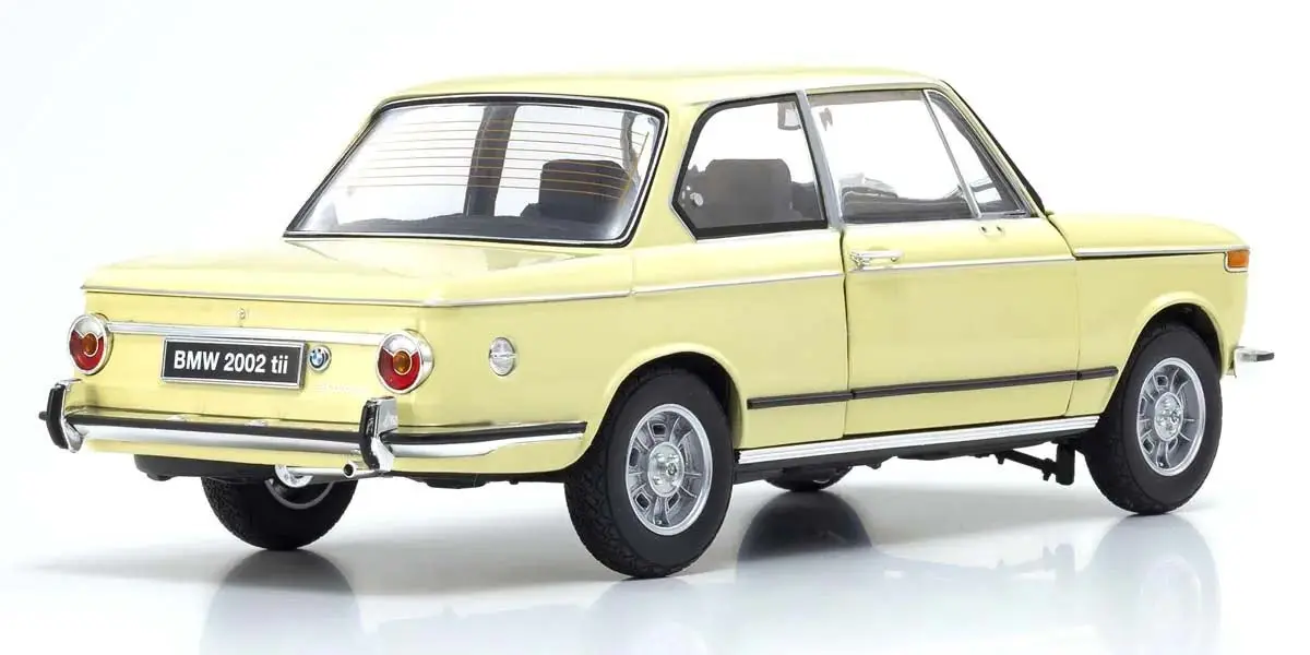 Kyosho 1:18 BMW 2002 Tii 1972 Creme – Diecast static models