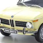 Kyosho 1:18 BMW 2002 Tii 1972 Creme – Diecast static models