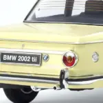 Kyosho 1:18 BMW 2002 Tii 1972 Creme – Diecast static models