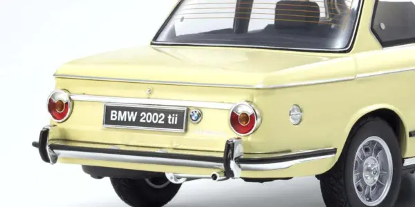 Kyosho 1:18 BMW 2002 Tii 1972 Cream – view 4
