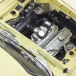 Kyosho 1:18 BMW 2002 Tii 1972 Creme – Diecast static models