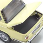 Kyosho 1:18 BMW 2002 Tii 1972 Creme – Diecast static models