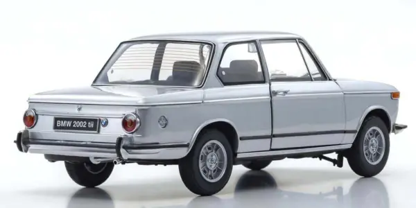 Kyosho 1:18 BMW 2002 Tii 1972 Silver – view 2