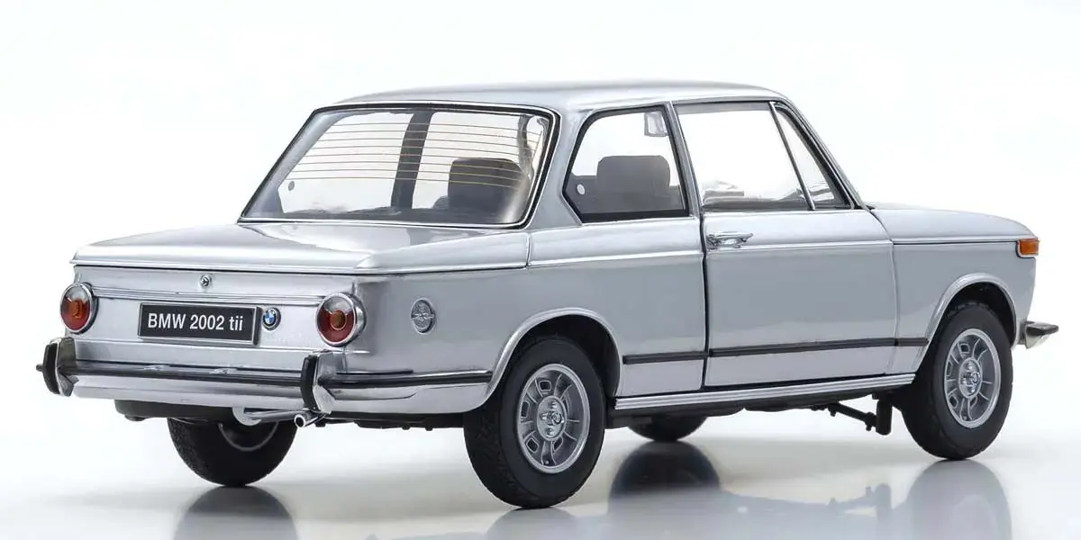 Kyosho 1:18 BMW 2002 Tii 1972 Silver – Diecast static models