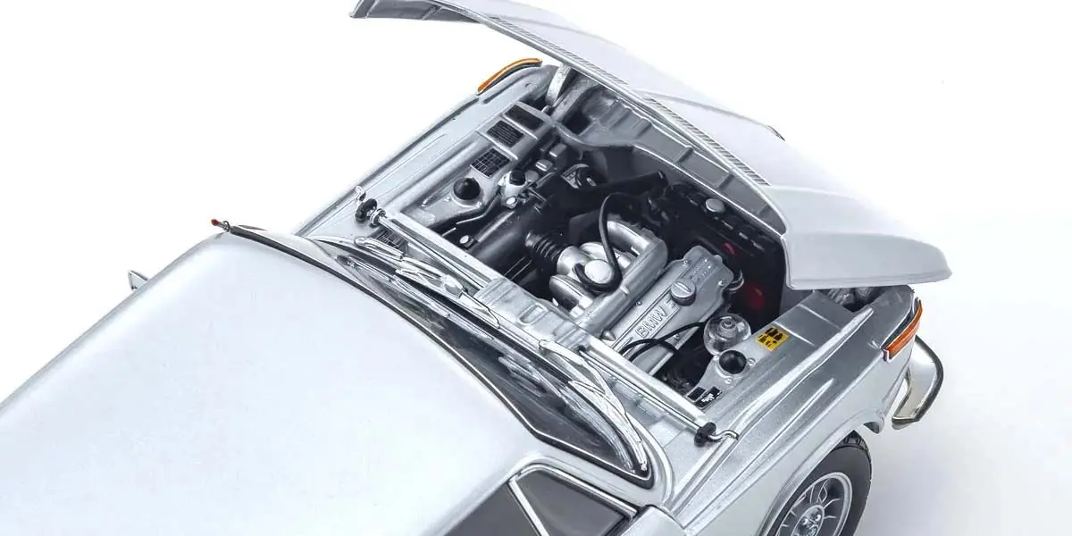 Kyosho 1:18 BMW 2002 Tii 1972 Silver – Diecast static models