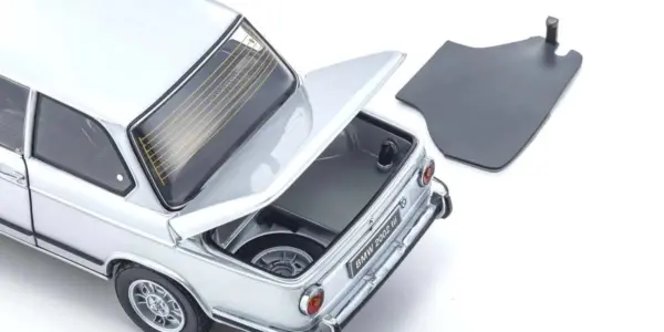 Kyosho 1:18 BMW 2002 Tii 1972 Silver – view 6