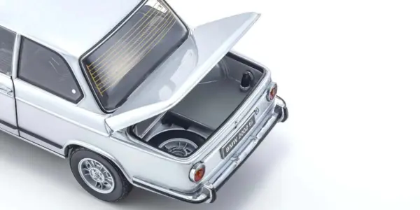 Kyosho 1:18 BMW 2002 Tii 1972 Silver – view 7