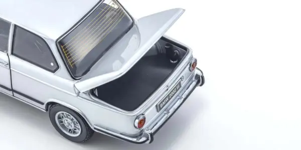 Kyosho 1:18 BMW 2002 Tii 1972 Silver – view 8