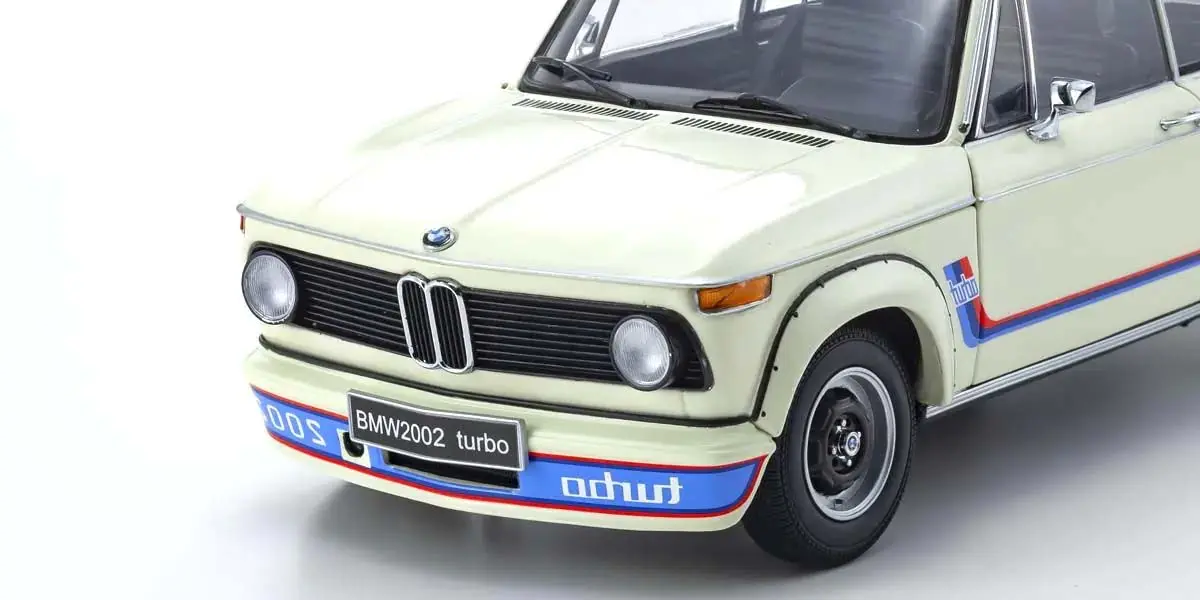 Kyosho 1:18 BMW 2002 Turbo 1974 White – Diecast static models