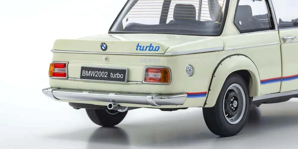 Kyosho 1:18 BMW 2002 Turbo 1974 White – Diecast static models