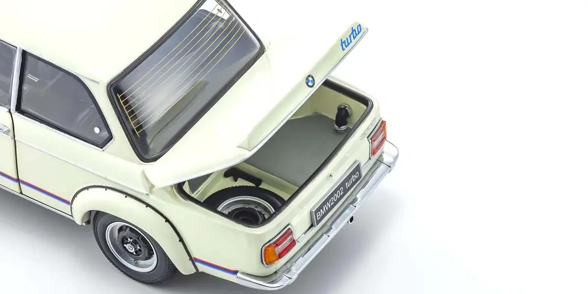 Kyosho 1:18 BMW 2002 Turbo 1974 White – Diecast static models