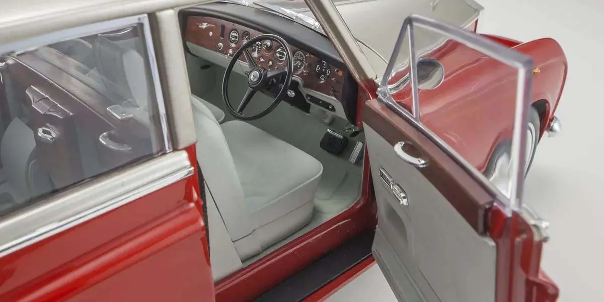 Kyosho 1:18 Rolls-Royce Phantom Vi Ewb 1968 Red-Light Beige – RC Cars