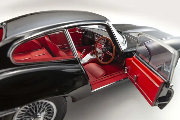 Kyosho 1:18 Jaguar E-Type 3.8l Coupe Mk1 1961 Black – view 3