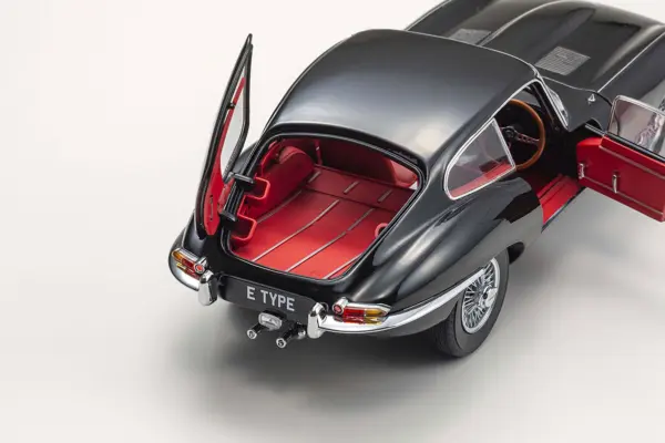 Kyosho 1:18 Jaguar E-Type 3.8l Coupe Mk1 1961 Black – view 4