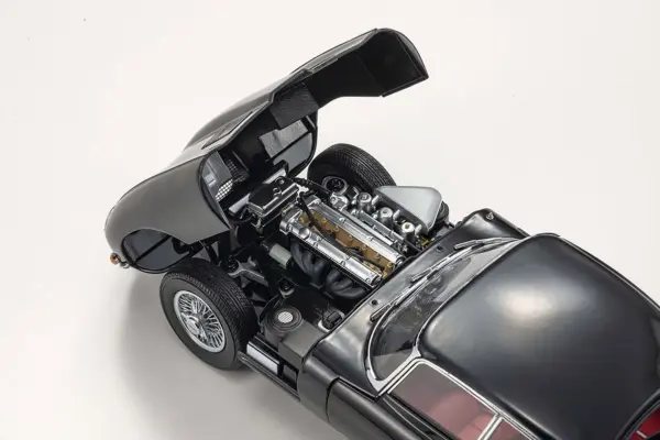 Kyosho 1:18 Jaguar E-Type 3.8l Coupe Mk1 1961 Black – view 6