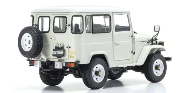 Kyosho 1:18 Toyota Land Cruiser 40 Van (BJ42V) 1980 White – view 2