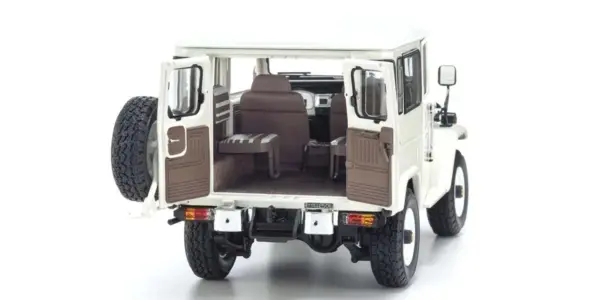 Kyosho 1:18 Toyota Land Cruiser 40 Van (BJ42V) 1980 White – view 4