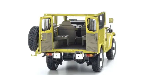 Kyosho 1:18 Toyota Land Cruiser 40 Van (BJ42V) 1980 yellow – view 4