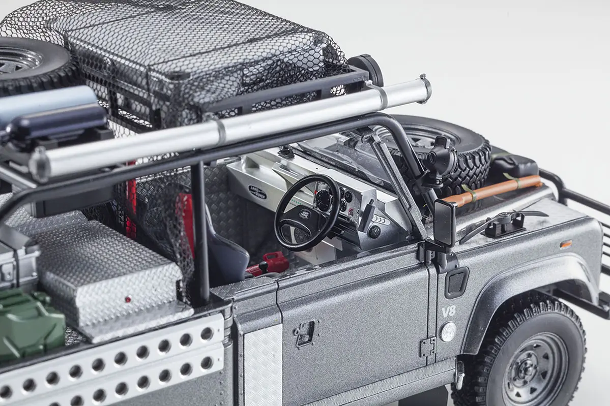 Kyosho 1:18 Resin Land Rover Defender 2001 Tomb Raider Edition – RC Cars