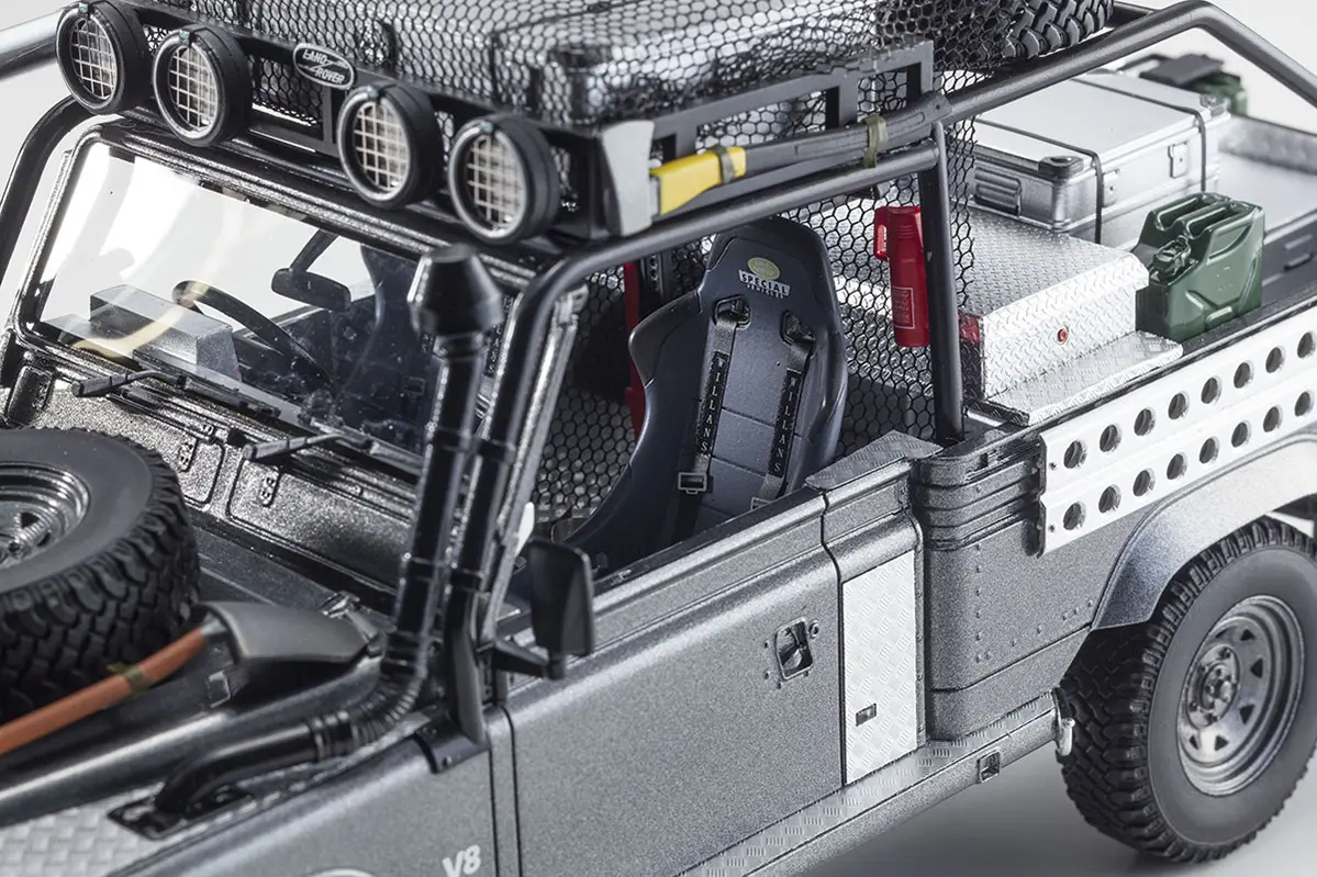 Kyosho 1:18 Resin Land Rover Defender 2001 Tomb Raider Edition – RC Cars