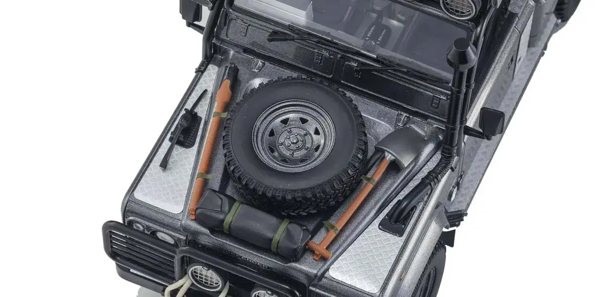 Kyosho 1:18 Resin Land Rover Defender 2001 Tomb Raider Edition – RC Cars