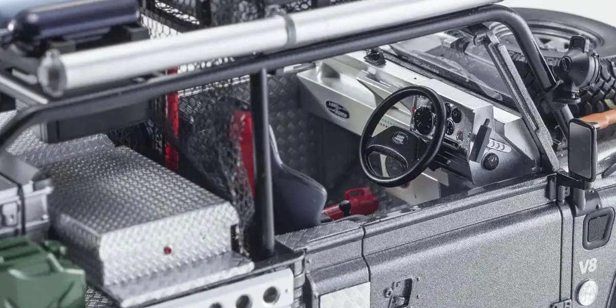 Kyosho 1:18 Resin Land Rover Defender 2001 Tomb Raider Edition – RC Cars