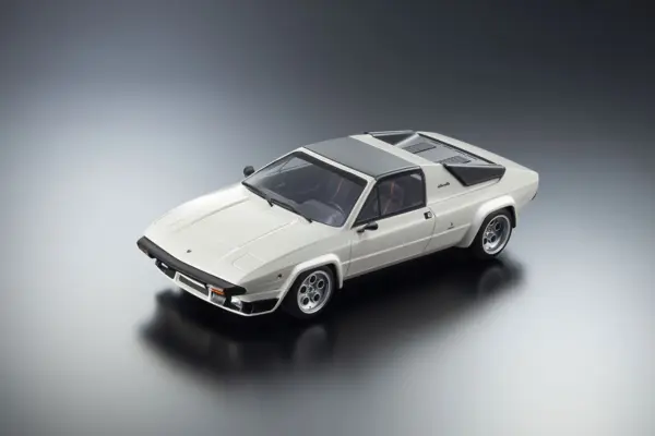 Kyosho 1:18 Resin Samurai Collection Lamborghini Silhouette White – view 3