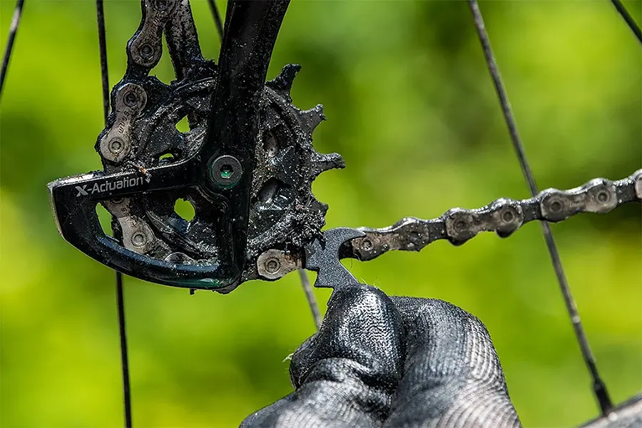 Muc-Off Claw Cleaning Brush – RC Cars