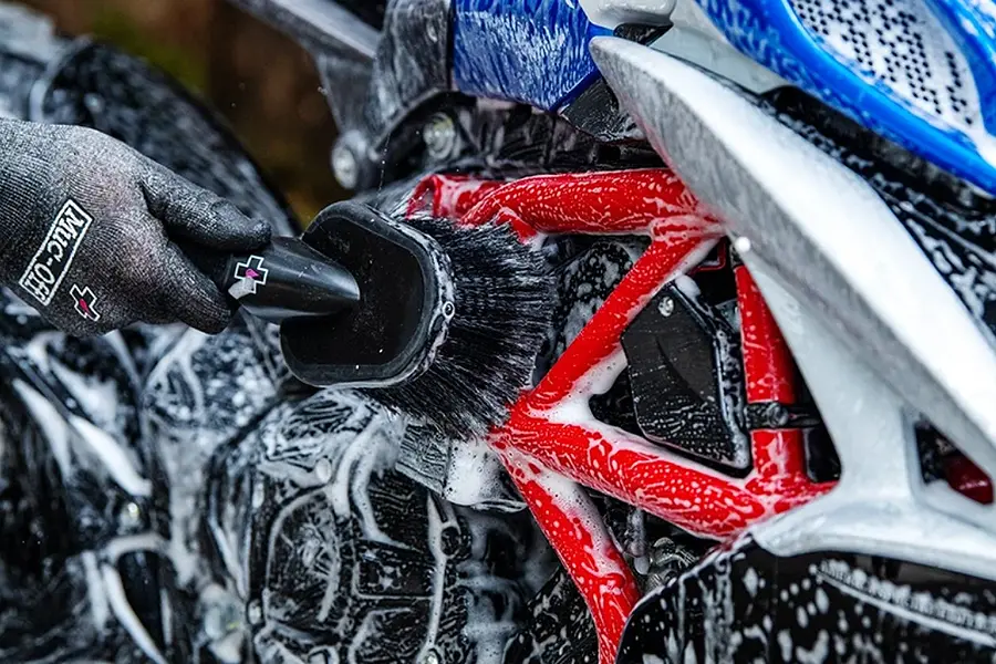 Muc-Off Soft Washing Brush – RC Cars