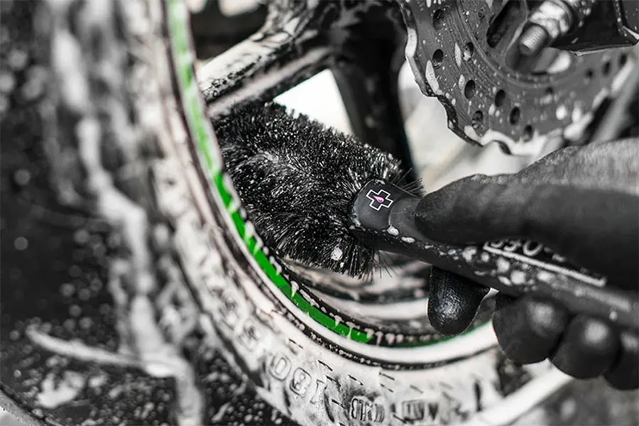 Muc-Off Wheel & Component Brush – RC Cars