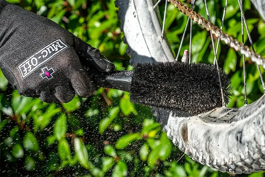 Muc-Off Wheel & Component Brush – RC Cars