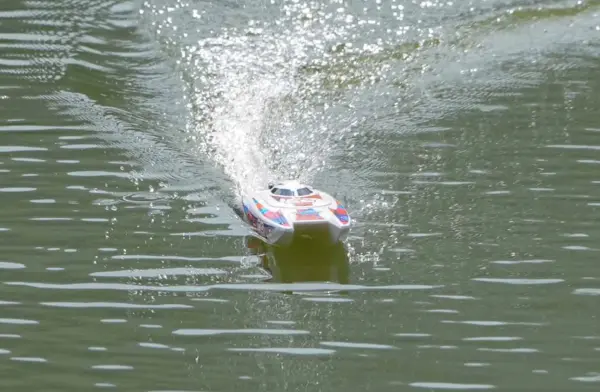 Joysway Magic Cat V6 Electric Abs 265mm Brushed 2.4g RTR Boat – RC Speed Boat – view 3