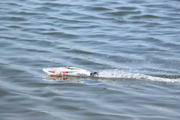 Joysway Magic Cat V6 Electric Abs 265mm Brushed 2.4g RTR Boat – RC Speed Boat – view 11