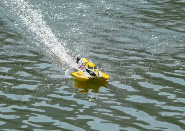 Joysway Mad Shark V3 F1 Electric Abs 443mm Brushed 2.4g RTR Boat – RC Speed Boat – view 7