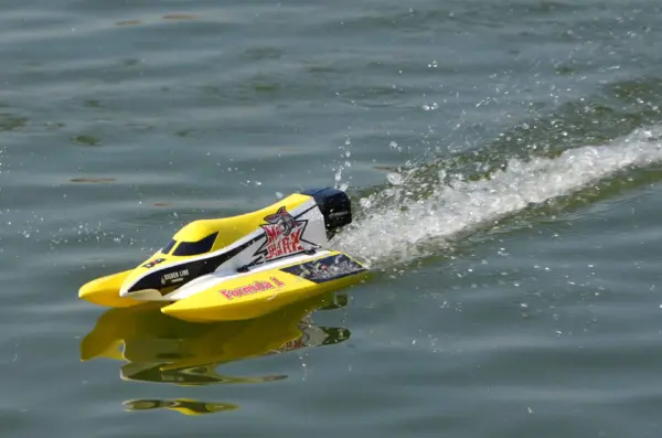 Joysway Mad Shark V3 F1 Electric Abs 443mm Brushed 2.4g RTR Boat – RC Speed Boat – view 9